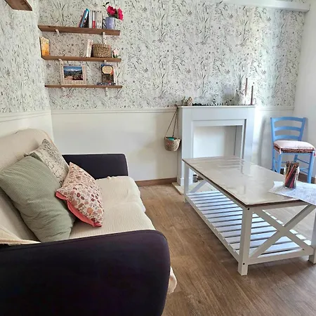 Le Du Clocher-clim -gare-puydufou Apartment *